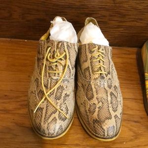 Snake skin wing tips